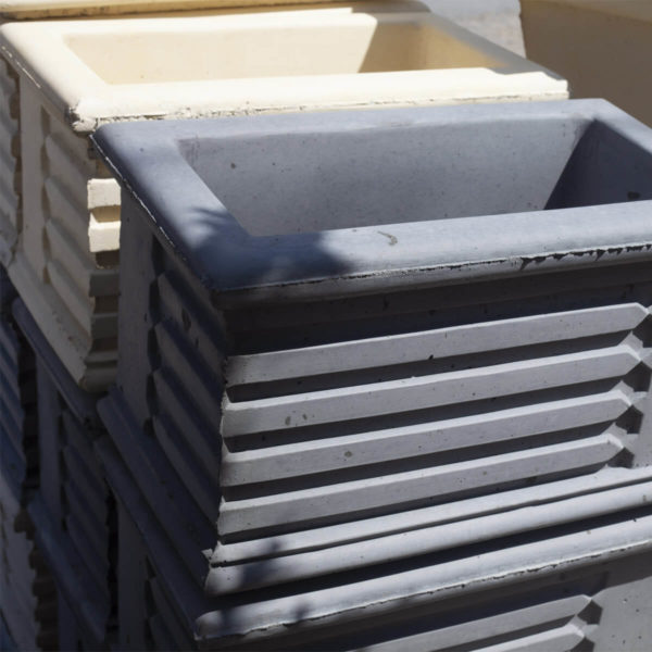 Bac a fleurs rectangulaires en béton Bet05